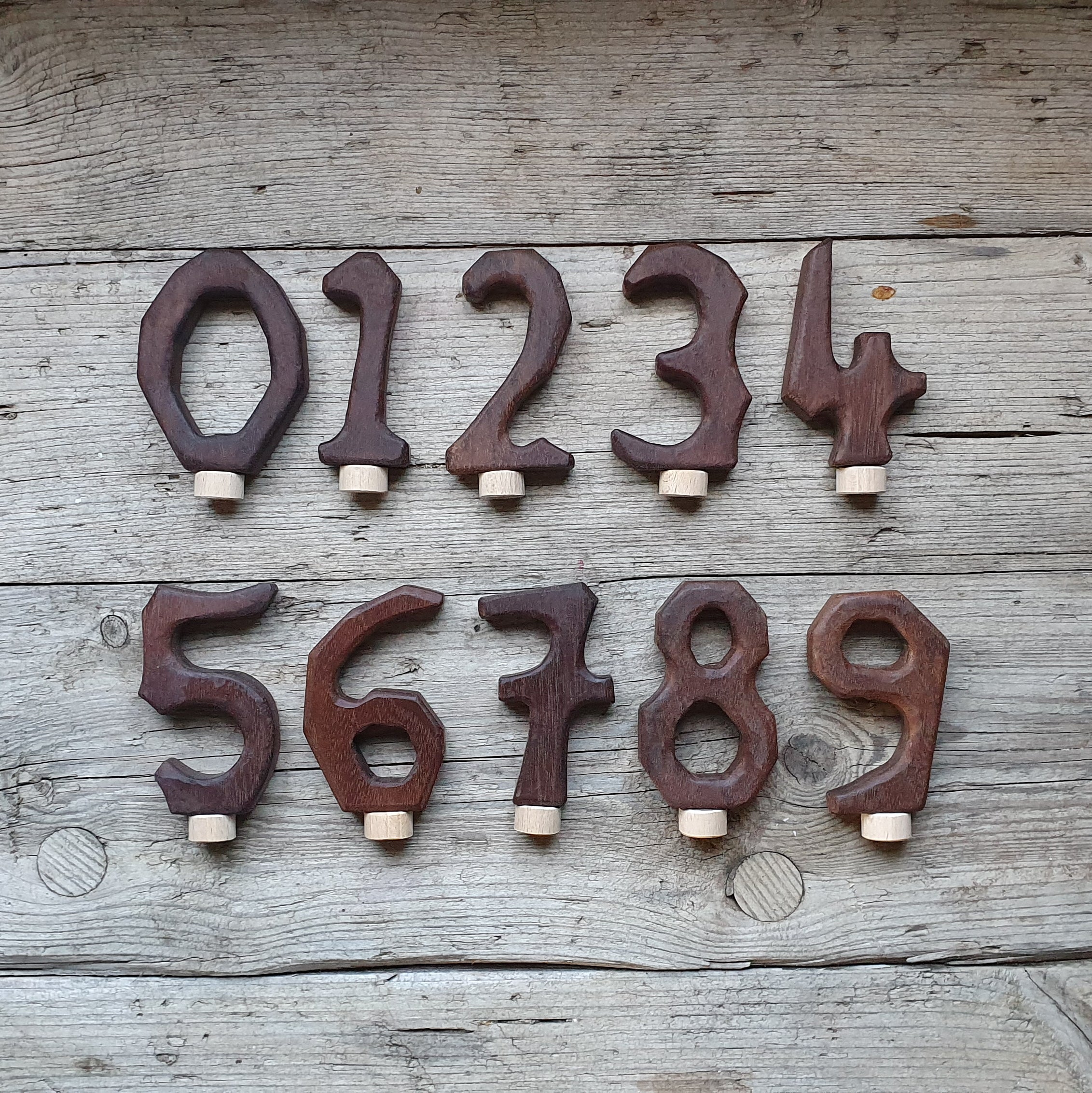 Zahlenset "Sophie" 10tlg 0-9 Nuss ca 8 cm
