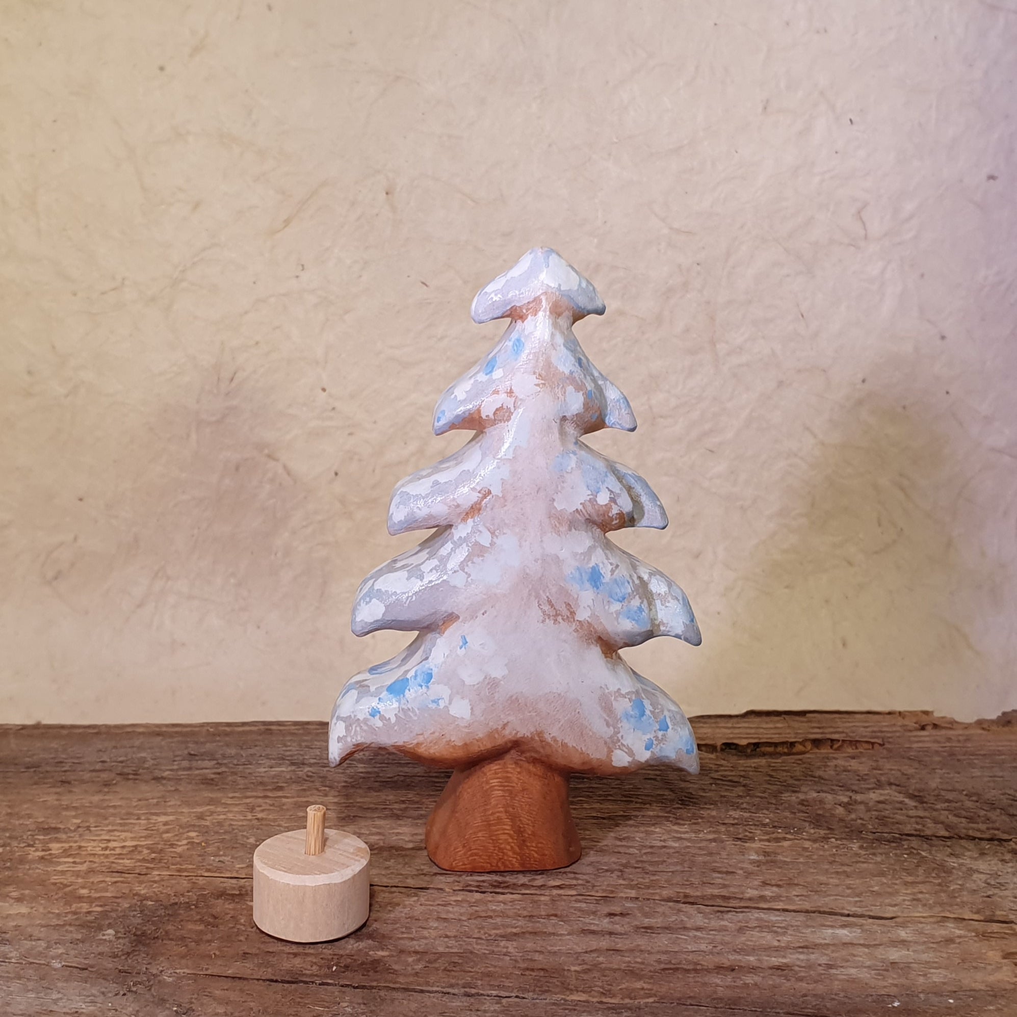 Bäume und Tannen bemalt