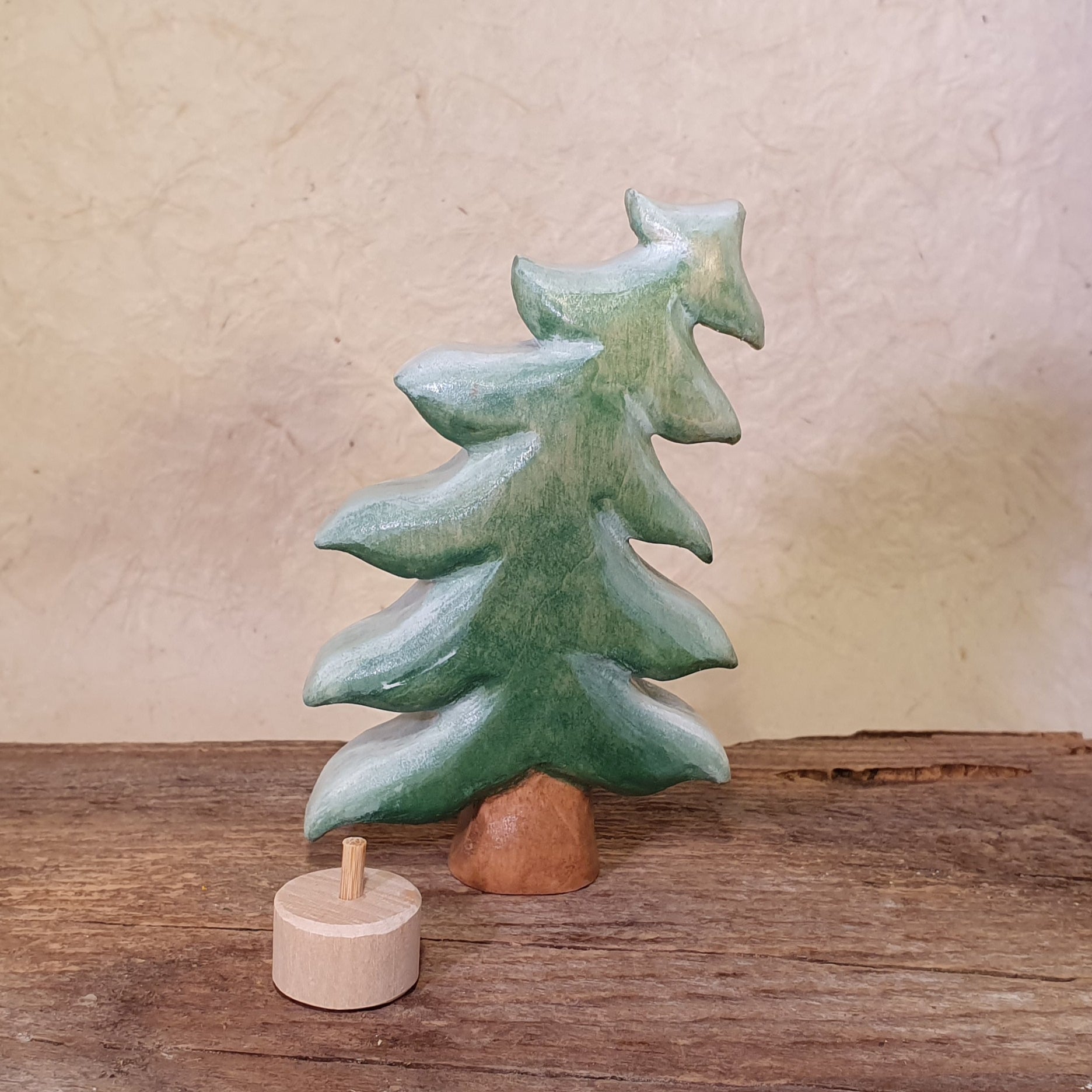 Bäume und Tannen bemalt