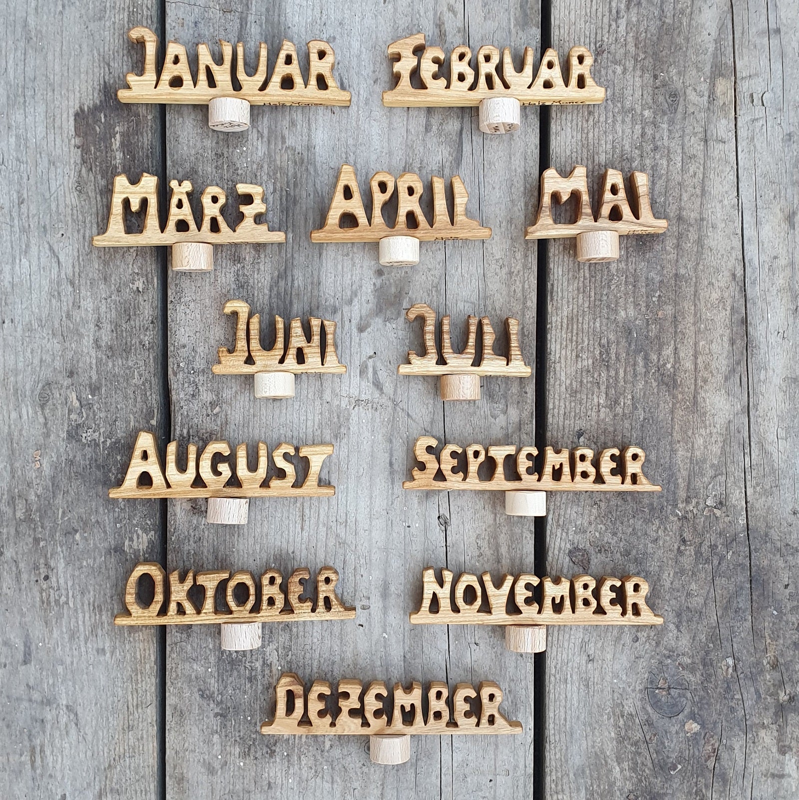 Schriftzug Monate und Jahreszeiten