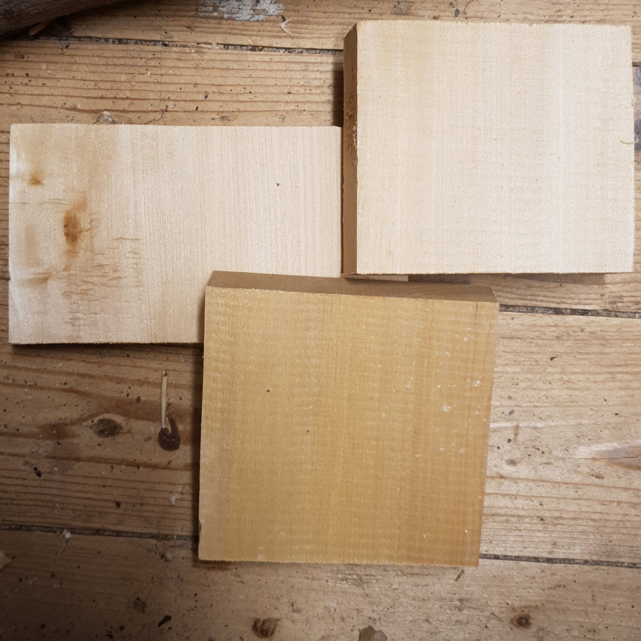 Holzstücke für DIY-Projekte