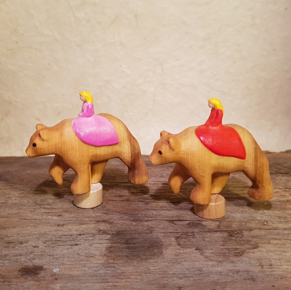 Bär mit Mädchen Märchenfigur ca 6cm