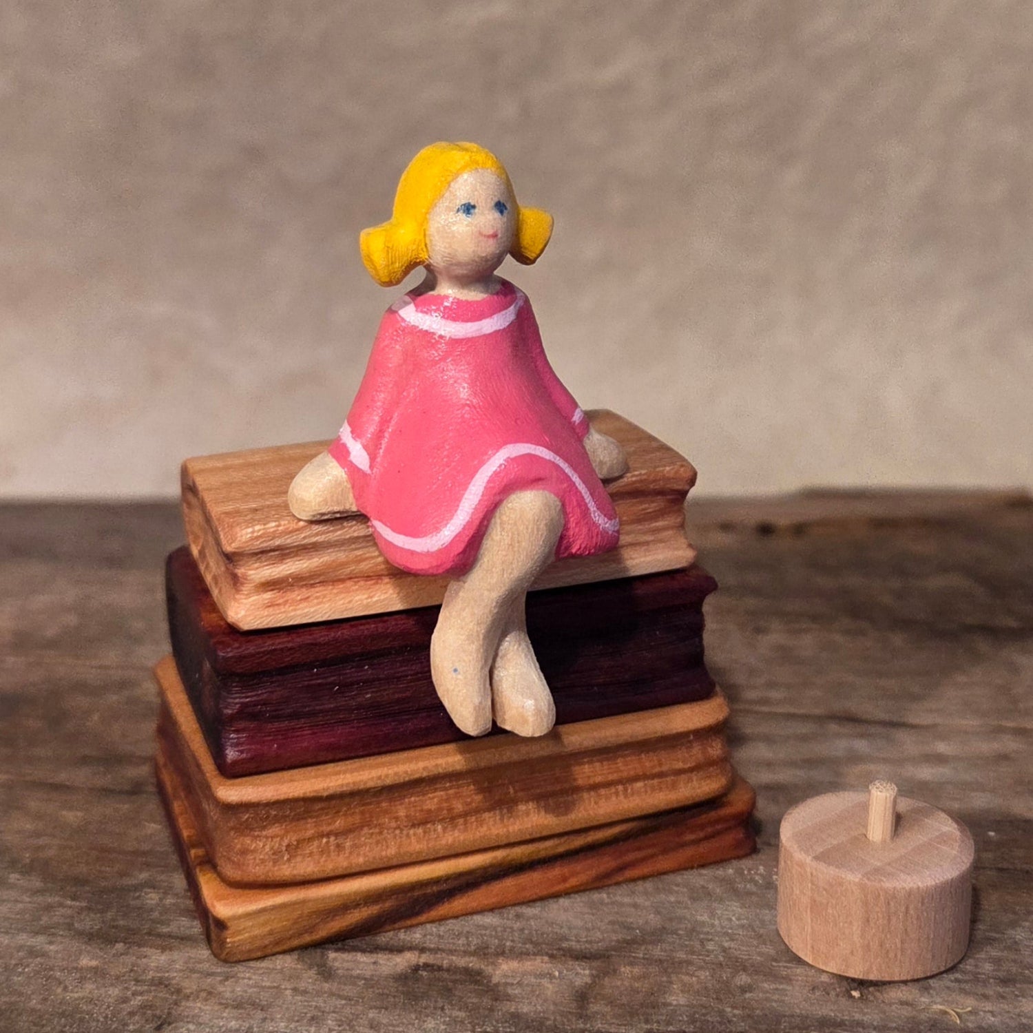 Bücherstapel mit oder ohne Mädchen