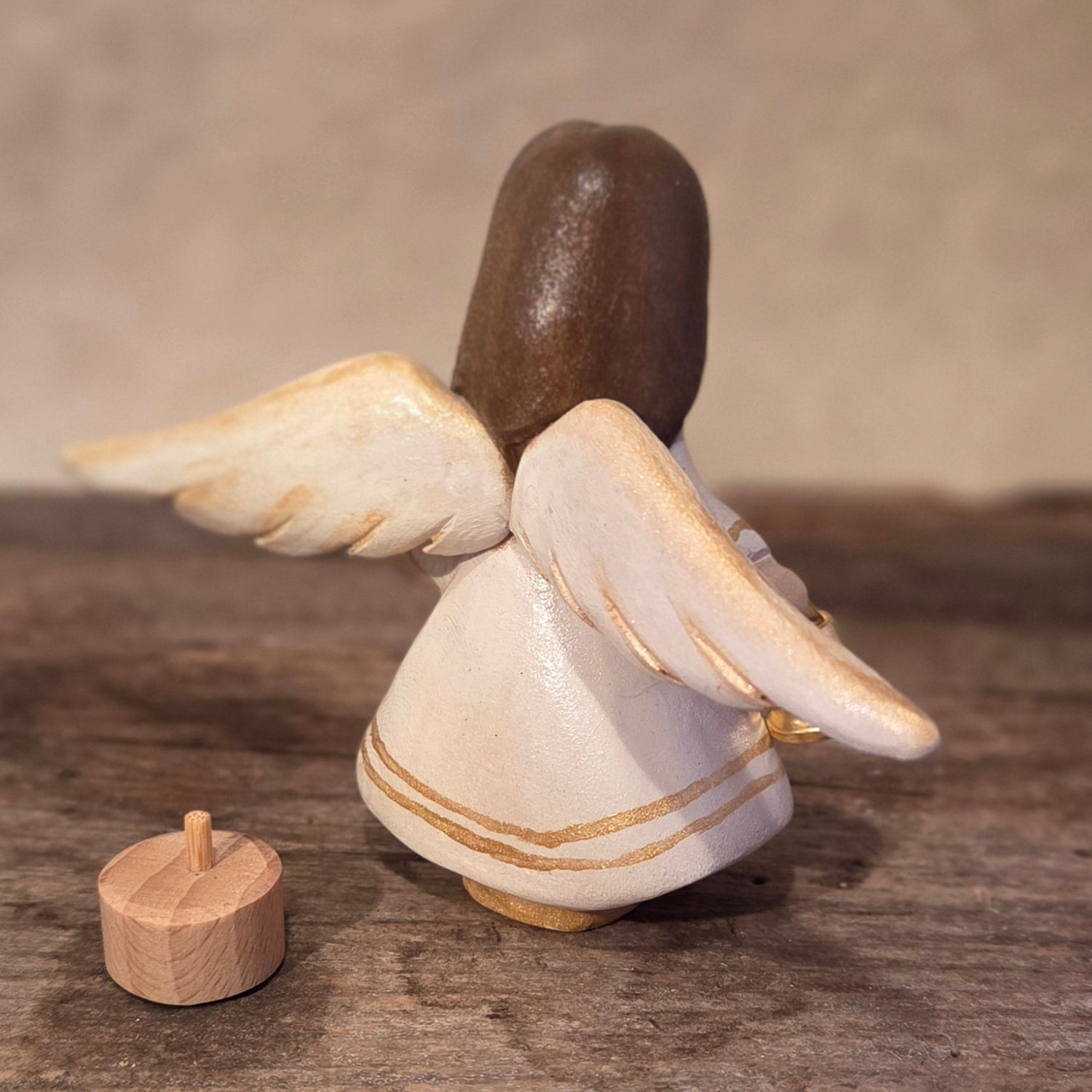 Engel gold mit Stern ca. 8cm bemalt