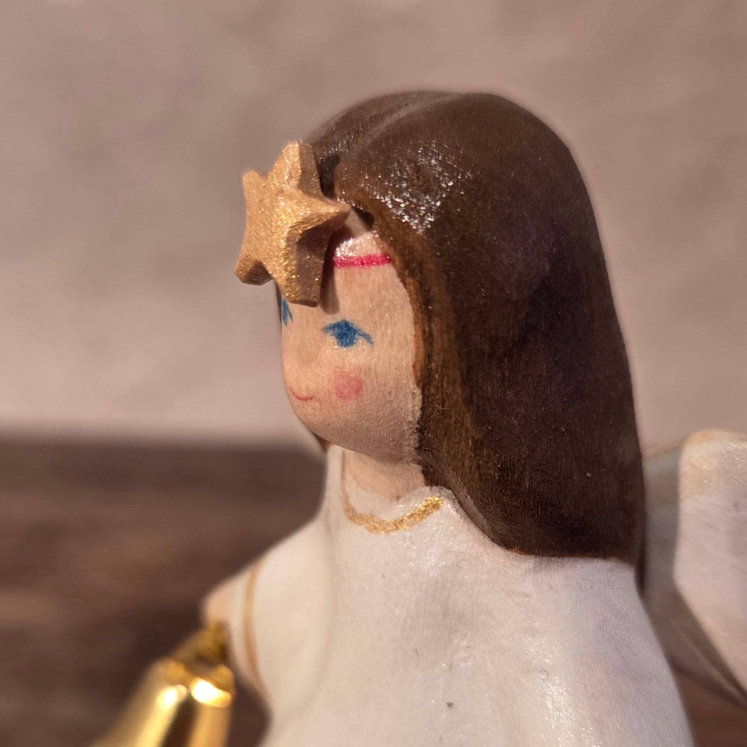 Engel gold mit Stern ca. 8cm bemalt