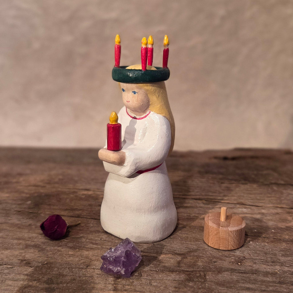 Heilige Luci, "eine Figur viele Geschichten" ca 8cm bemalt