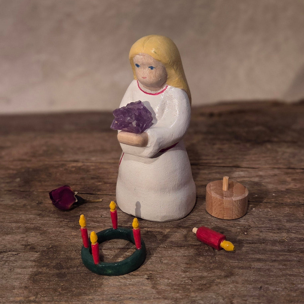 Heilige Luci, "eine Figur viele Geschichten" ca 8cm bemalt