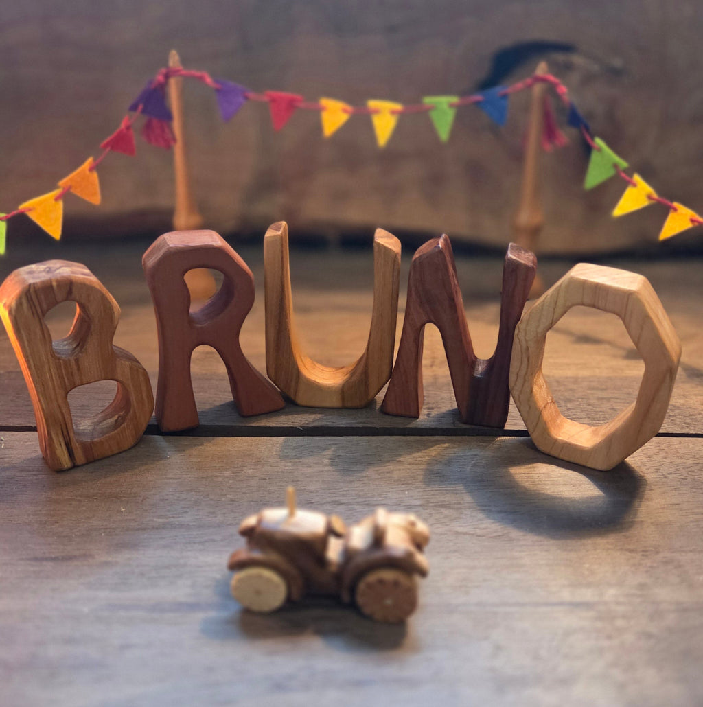 Traktor geölt mit drehenden Reifen