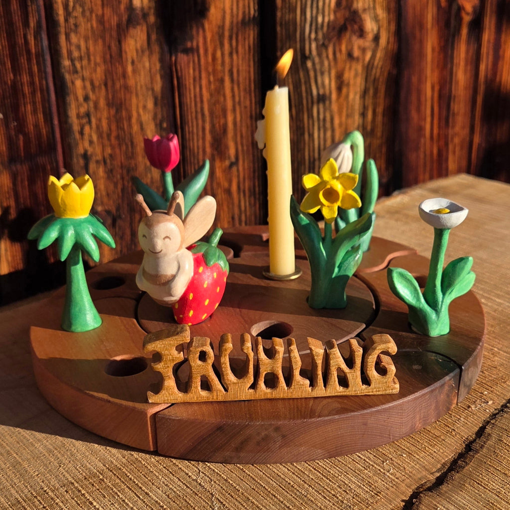 Erdbeerbiene ca 6cm bemalt