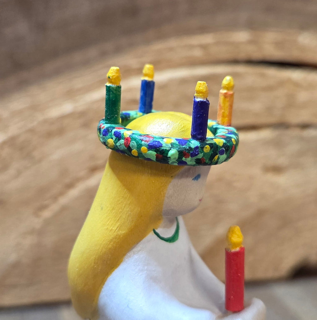 Heilige Luci, "eine Figur viele Geschichten" ca 8cm bemalt